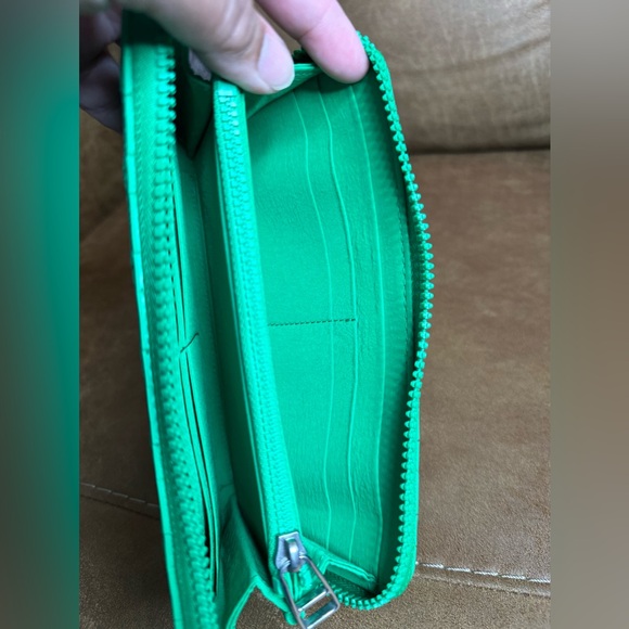 BOTTEGA VENETA Intreccio Rubber Silicone Zip Around Long Wallet - Picture 7 of 15